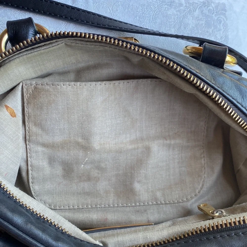 Marc Jacobs soft black leather handbag.  Duel Cross body / shoulder handbag. - Picture 8 of 9